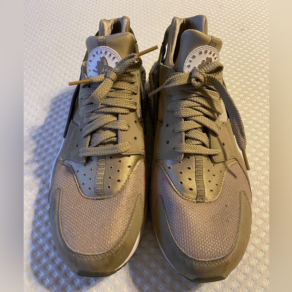 Nike huaraches Men's Olive Sneakers